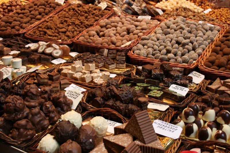 boutique-HYERES-min_chocolates_chocolate_nibble_sweetness_fine_chocolates_gourmet_candy_brand-752083
